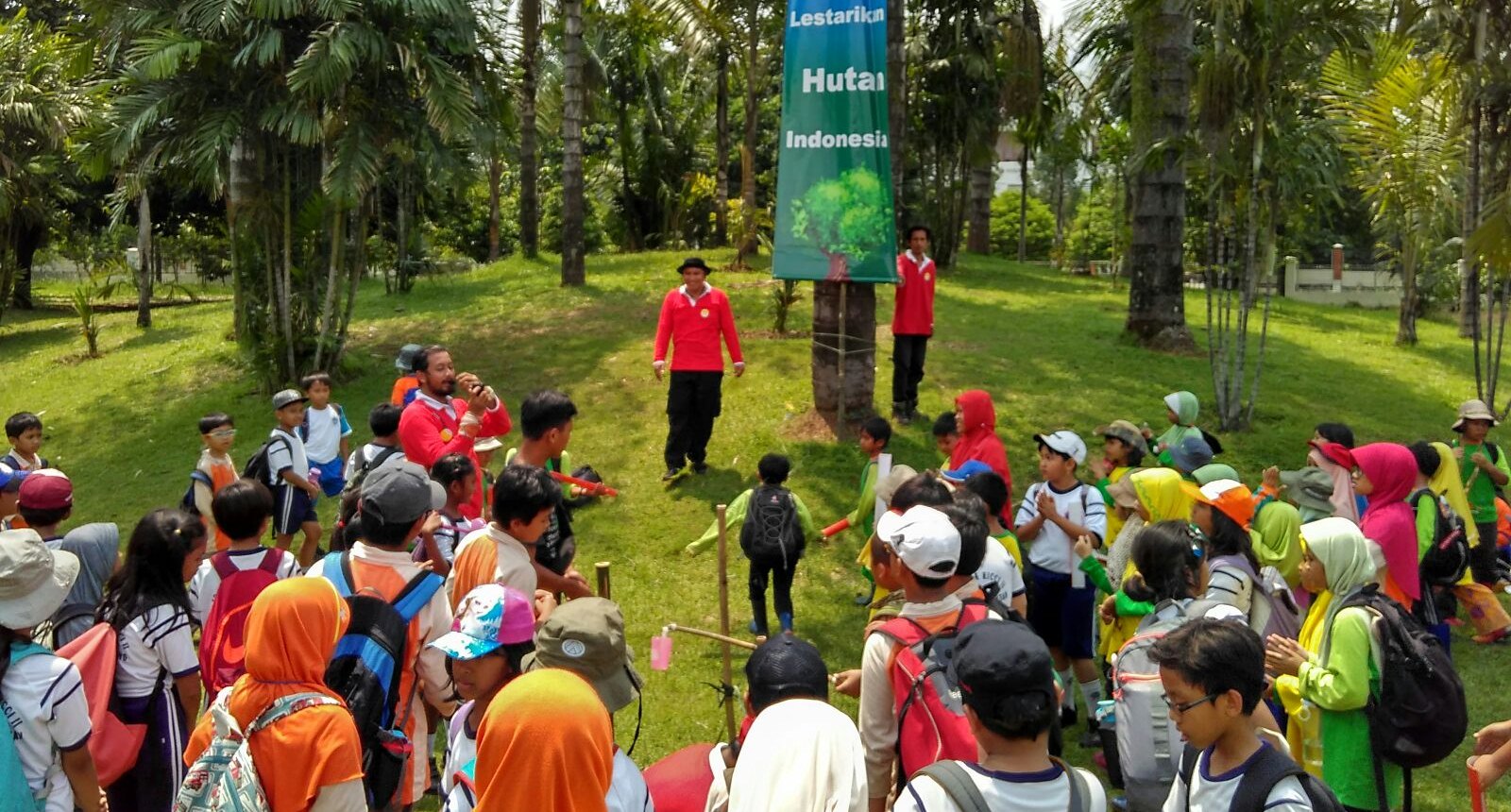 Eksplorasi Bersama Adik-adik Sekolah Alam