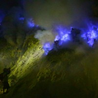 Wisata Gunung Ijen : Api Biru